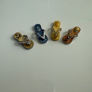 Chic Flip-Flop Brooch Set in Gold and Blue